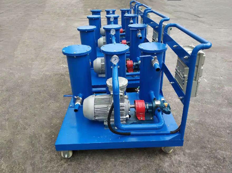 1.jpg 新疆油處理廠4臺精密濾油機交貨現(xiàn)場